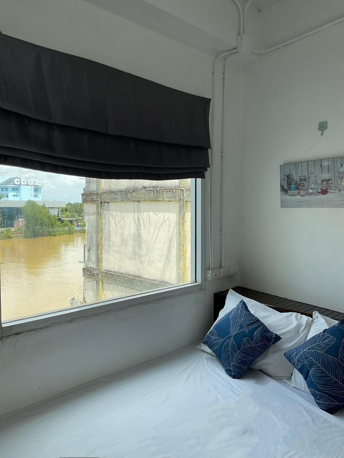 The Port Hostel Surat Thani Eksteriør billede