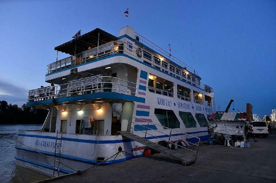 The Port Hostel Surat Thani Eksteriør billede