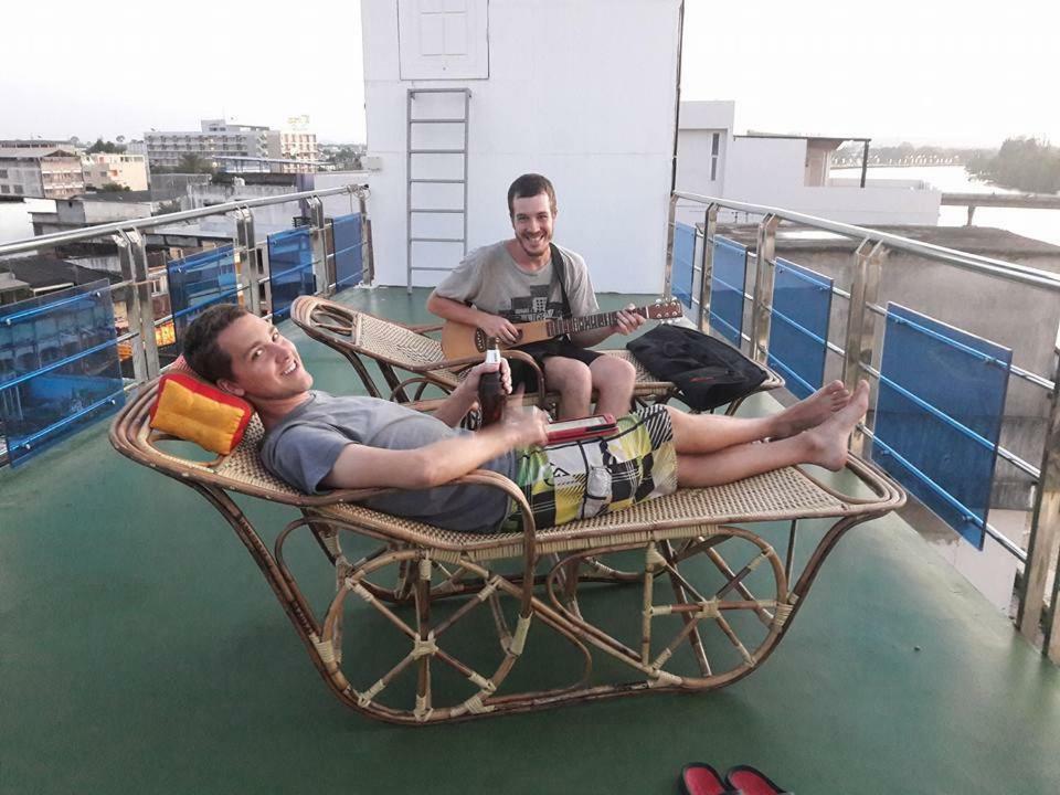 The Port Hostel Surat Thani Eksteriør billede